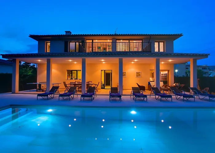 Marquesa By Vintage Travel *